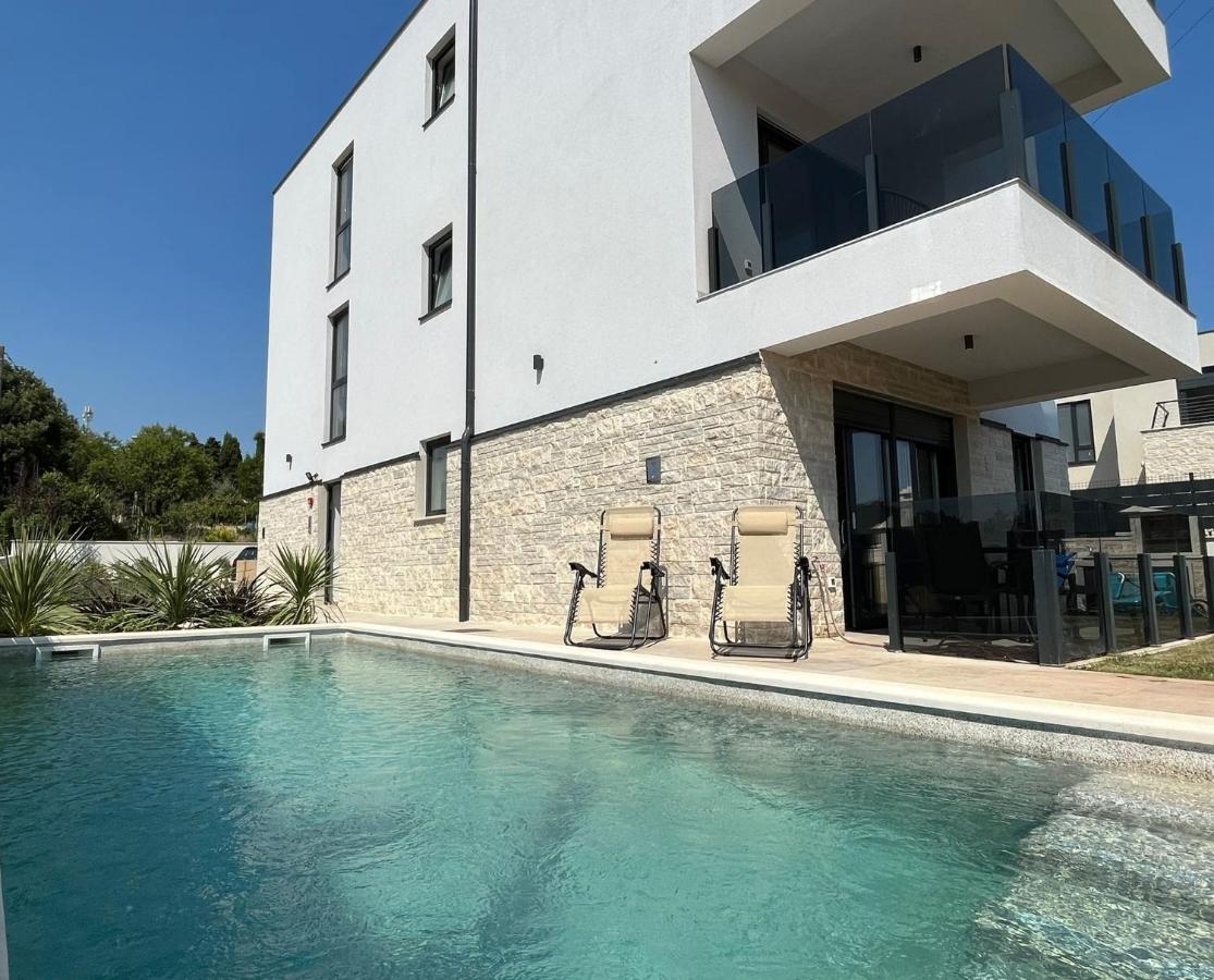 J&N Hill'S Residence With Swimming Pool ميدولين المظهر الخارجي الصورة